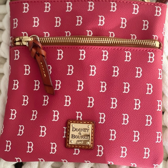 Dooney & Bourke Women's Boston Red Sox ⚾️Signature Small Zip - Picture 7 of 12